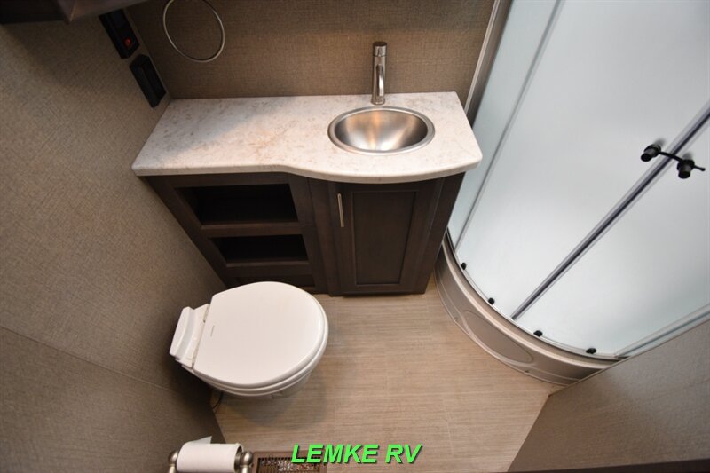 2021 Thor Magnitude XG32   - Photo 14 - Rocklin, CA 95677