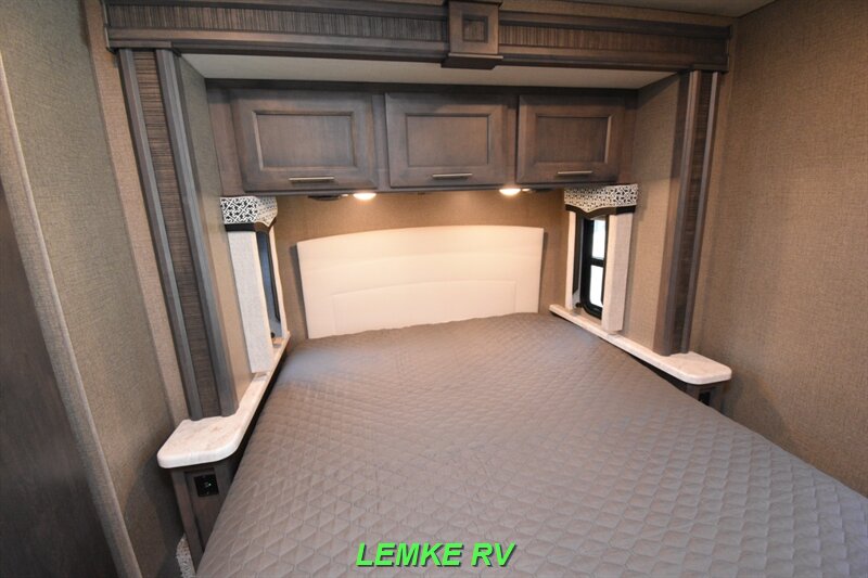 2021 Thor Magnitude XG32   - Photo 19 - Rocklin, CA 95677