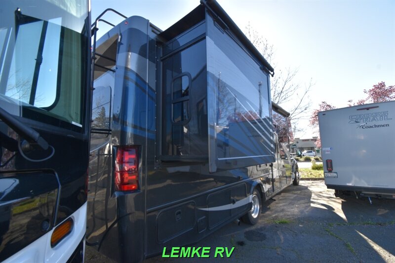 2021 Thor Magnitude XG32   - Photo 8 - Rocklin, CA 95677