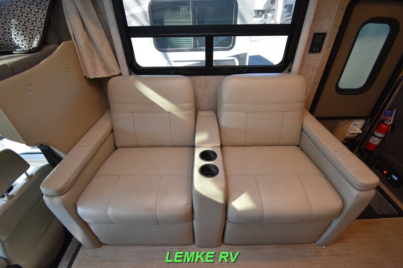 2021 Thor Magnitude XG32   - Photo 22 - Rocklin, CA 95677