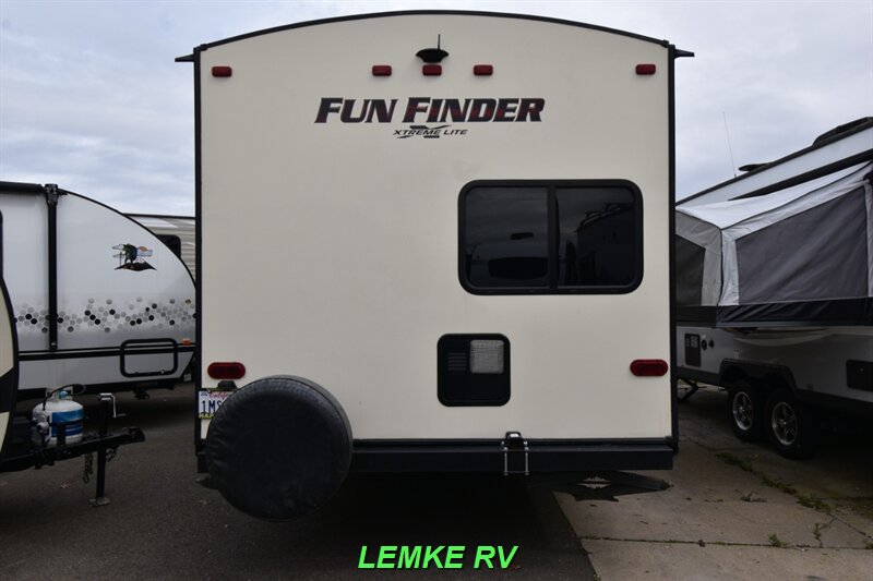 2017 Cruiser RV Fun Finder Xtreme Lite 242BDS   - Photo 9 - Rocklin, CA 95677
