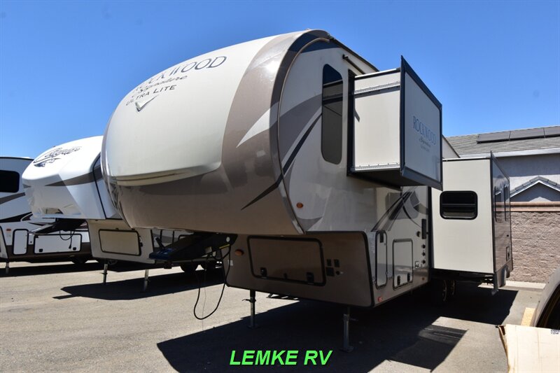 2018 Forest River Rockwood Signature Ultra Lite 8301WS   - Photo 6 - Rocklin, CA 95677