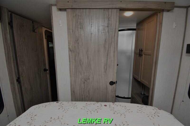 2021 Forest River Cherokee Alpha Wolf 26RL-L   - Photo 19 - Rocklin, CA 95677