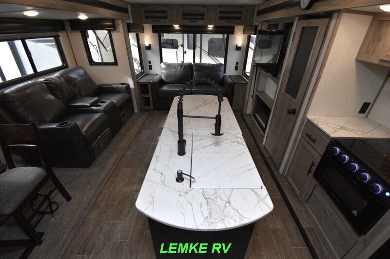 2021 Forest River Cherokee Alpha Wolf 26RL-L   - Photo 2 - Rocklin, CA 95677