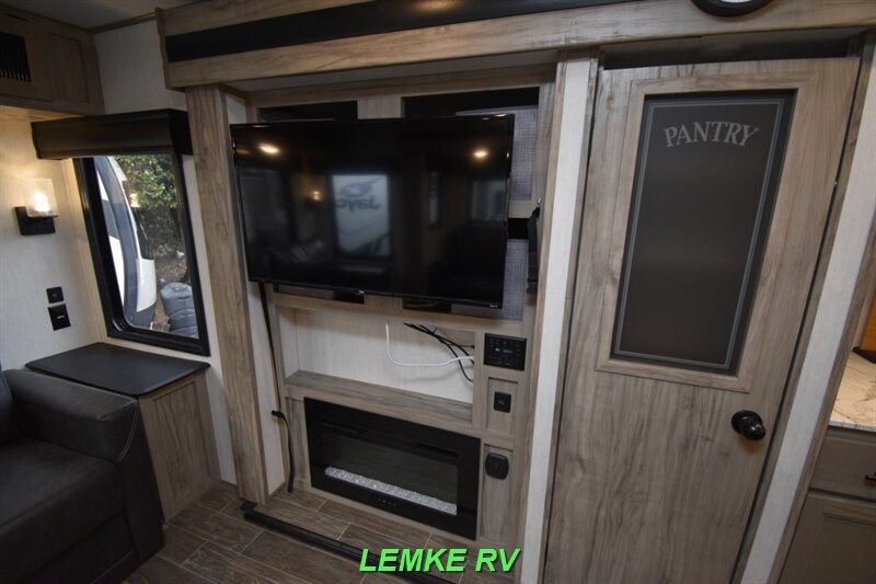 2021 Forest River Cherokee Alpha Wolf 26RL-L   - Photo 22 - Rocklin, CA 95677