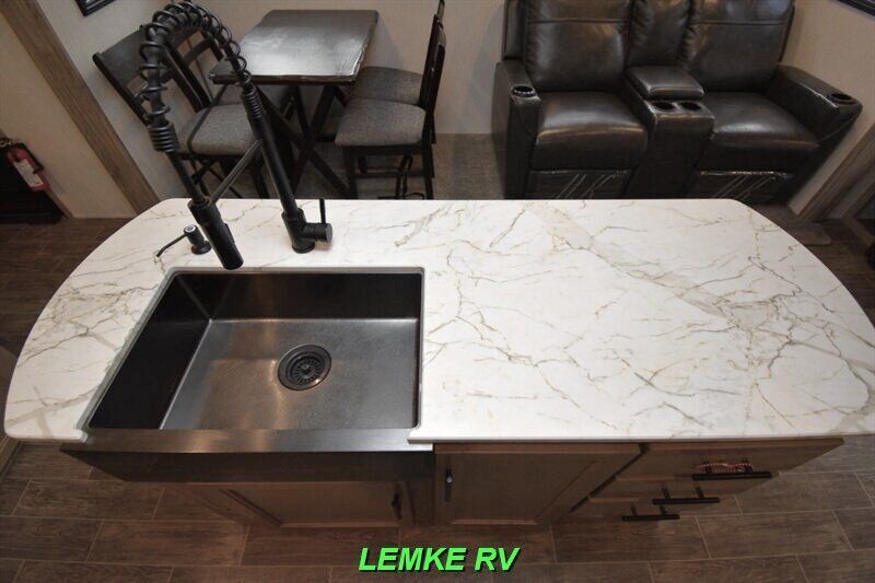 2021 Forest River Cherokee Alpha Wolf 26RL-L   - Photo 12 - Rocklin, CA 95677