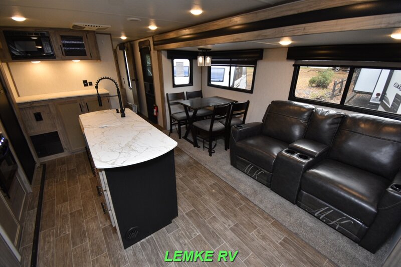 2021 Forest River Cherokee Alpha Wolf 26RL-L   - Photo 14 - Rocklin, CA 95677