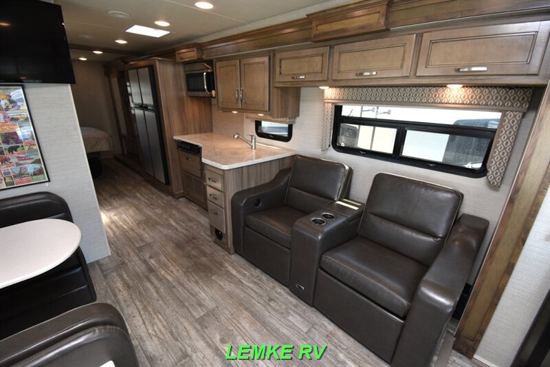 2018 Jayco Precept 29V   - Photo 10 - Rocklin, CA 95677