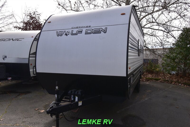 2024 Forest River Cherokee Wolf Den 16EV   - Photo 6 - Rocklin, CA 95677