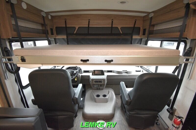 2023 Winnebago Sunstar 29NP   - Photo 15 - Rocklin, CA 95677