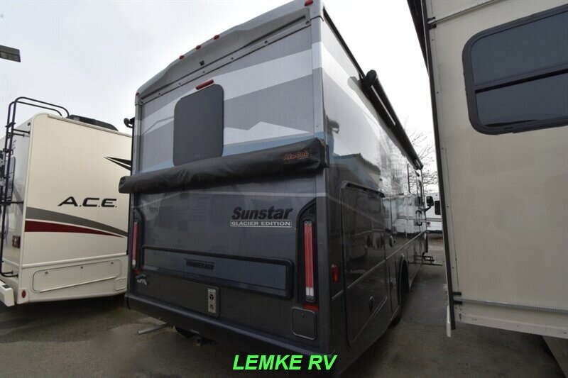2023 Winnebago Sunstar 29NP   - Photo 8 - Rocklin, CA 95677