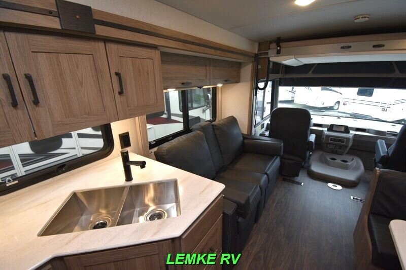 2023 Winnebago Sunstar 29NP   - Photo 23 - Rocklin, CA 95677