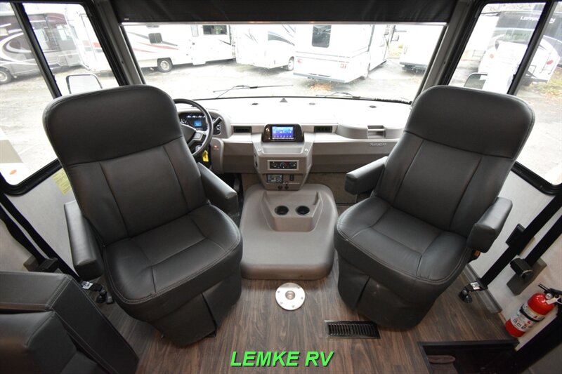 2023 Winnebago Sunstar 29NP   - Photo 14 - Rocklin, CA 95677