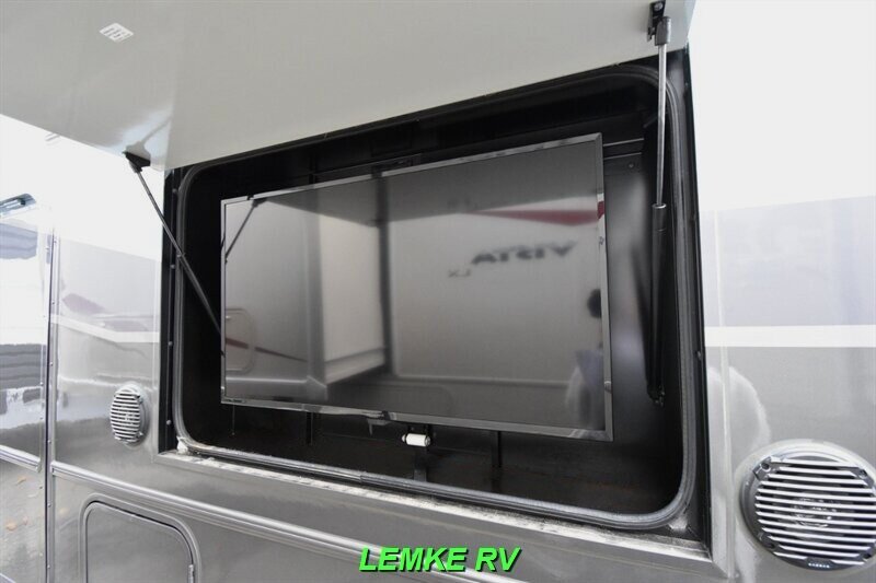 2023 Winnebago Sunstar 29NP   - Photo 9 - Rocklin, CA 95677