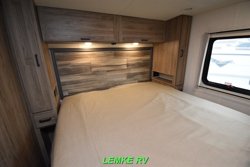 2023 Winnebago Sunstar 29NP   - Photo 17 - Rocklin, CA 95677