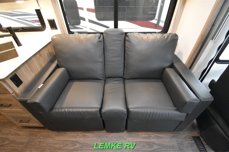 2023 Winnebago Sunstar 29NP   - Photo 24 - Rocklin, CA 95677