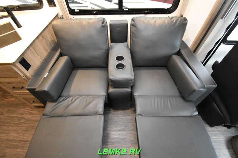 2023 Winnebago Sunstar 29NP   - Photo 26 - Rocklin, CA 95677