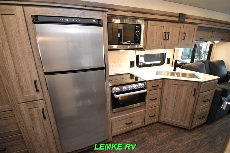 2023 Winnebago Sunstar 29NP   - Photo 13 - Rocklin, CA 95677