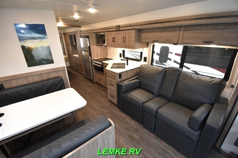 2023 Winnebago Sunstar 29NP   - Photo 12 - Rocklin, CA 95677