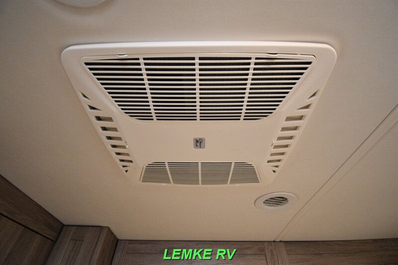 2023 Winnebago Sunstar 29NP   - Photo 30 - Rocklin, CA 95677