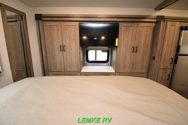 2023 Winnebago Sunstar 29NP   - Photo 19 - Rocklin, CA 95677
