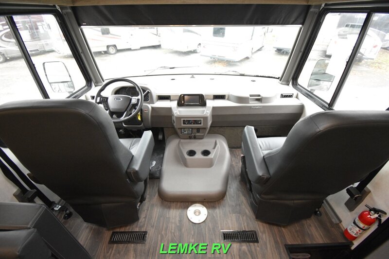 2023 Winnebago Sunstar 29NP   - Photo 27 - Rocklin, CA 95677