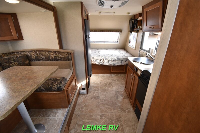 2014 Lance 1575   - Photo 5 - Rocklin, CA 95677