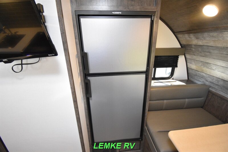 2022 Riverside RV Retro 165   - Photo 9 - Rocklin, CA 95677