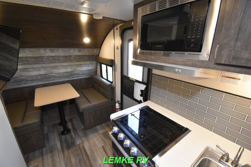2022 Riverside RV Retro 165   - Photo 16 - Rocklin, CA 95677