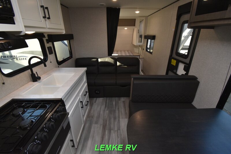 2024 Jayco Jay Flight SLX 260BHW   - Photo 5 - Rocklin, CA 95677