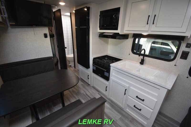 2024 Jayco Jay Flight SLX 260BHW   - Photo 9 - Rocklin, CA 95677