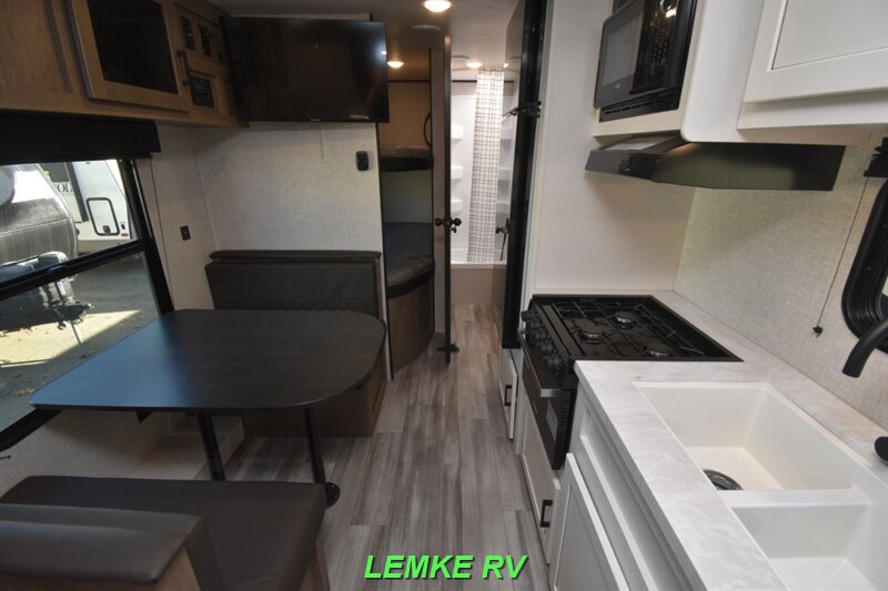 2024 Jayco Jay Flight SLX 260BHW   - Photo 2 - Rocklin, CA 95677