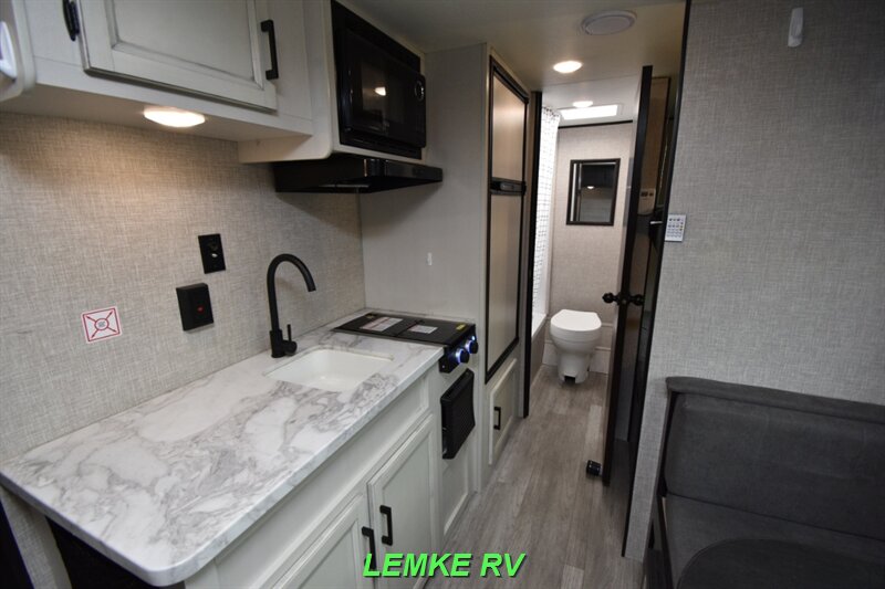 2023 Jayco Jay Flight SLX 174BH   - Photo 11 - Rocklin, CA 95677