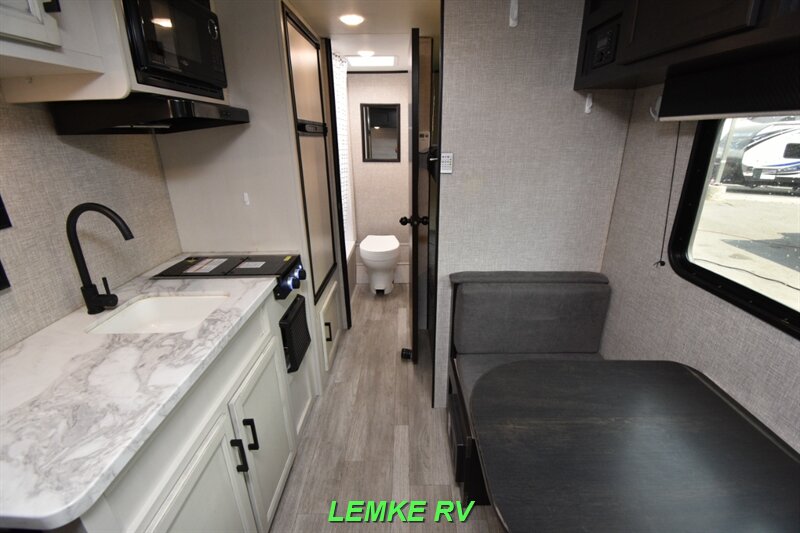 2023 Jayco Jay Flight SLX 174BH   - Photo 2 - Rocklin, CA 95677