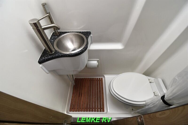 2023 Midwest Automotive Design Passage 144 FD2   - Photo 20 - Rocklin, CA 95677