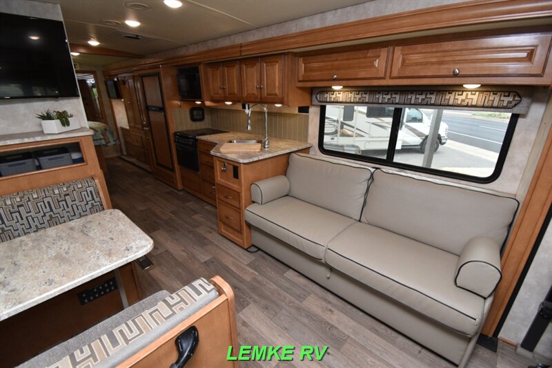 2019 Winnebago Vista 29VE   - Photo 10 - Rocklin, CA 95677