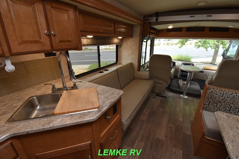 2019 Winnebago Vista 29VE   - Photo 14 - Rocklin, CA 95677