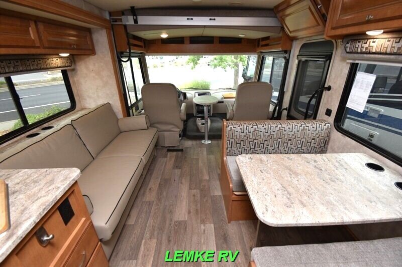 2019 Winnebago Vista 29VE   - Photo 5 - Rocklin, CA 95677