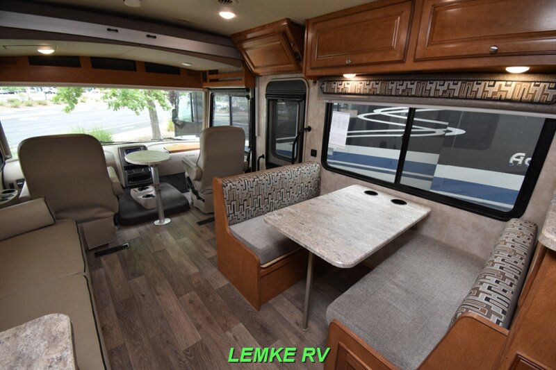 2019 Winnebago Vista 29VE   - Photo 13 - Rocklin, CA 95677