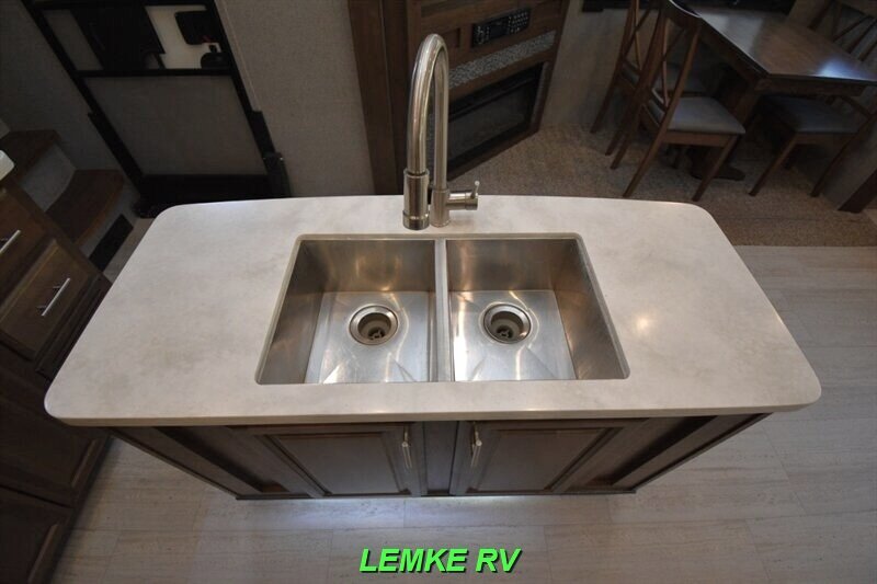 2020 Forest River Rockwood Signature Ultra Lite 8299SB   - Photo 12 - Rocklin, CA 95677