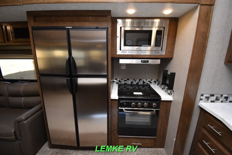 2020 Forest River Rockwood Signature Ultra Lite 8299SB   - Photo 11 - Rocklin, CA 95677