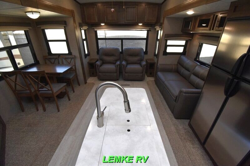 2020 Forest River Rockwood Signature Ultra Lite 8299SB   - Photo 2 - Rocklin, CA 95677