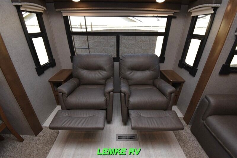 2020 Forest River Rockwood Signature Ultra Lite 8299SB   - Photo 20 - Rocklin, CA 95677