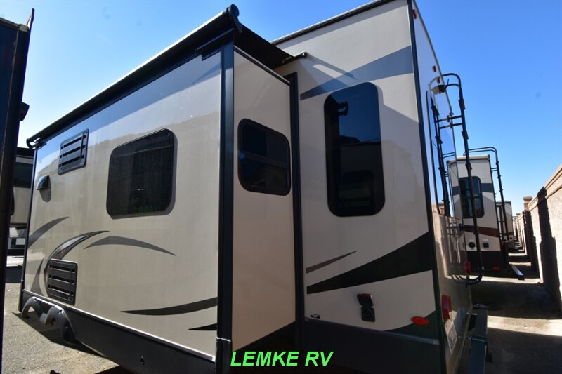 2020 Forest River Rockwood Signature Ultra Lite 8299SB   - Photo 7 - Rocklin, CA 95677