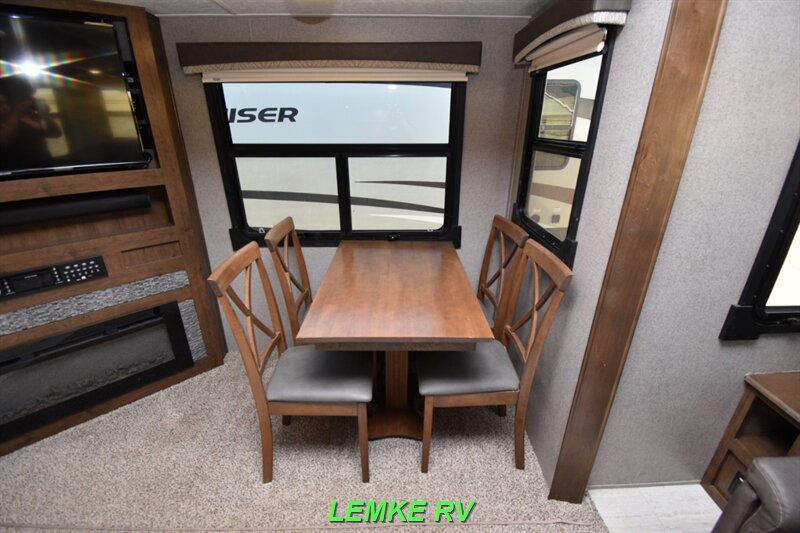 2020 Forest River Rockwood Signature Ultra Lite 8299SB   - Photo 18 - Rocklin, CA 95677