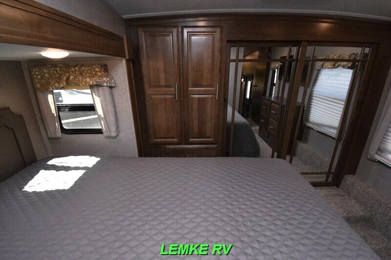 2020 Forest River Rockwood Signature Ultra Lite 8299SB   - Photo 15 - Rocklin, CA 95677