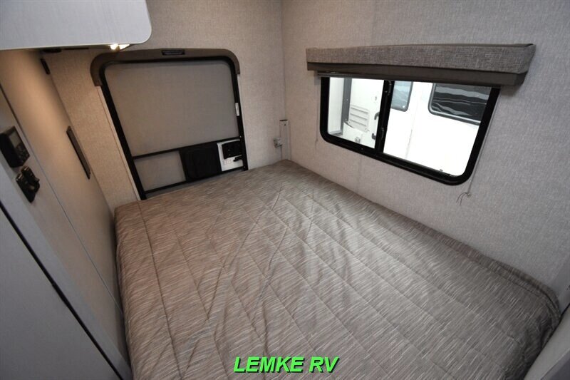 2024 Coachmen Freelander 22XG   - Photo 17 - Rocklin, CA 95677