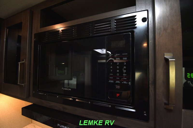 2021 Grand Design Transcend Xplor 221RB   - Photo 24 - Rocklin, CA 95677