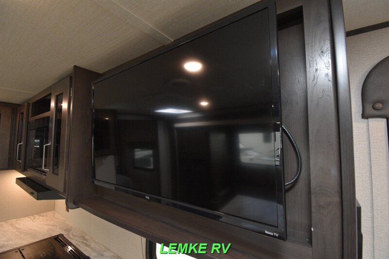 2021 Grand Design Transcend Xplor 221RB   - Photo 23 - Rocklin, CA 95677