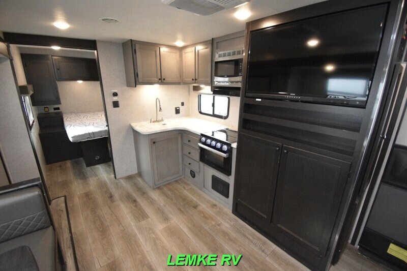 2021 Highland Ridge Mesa Ridge S-Lite 241BH   - Photo 23 - Rocklin, CA 95677